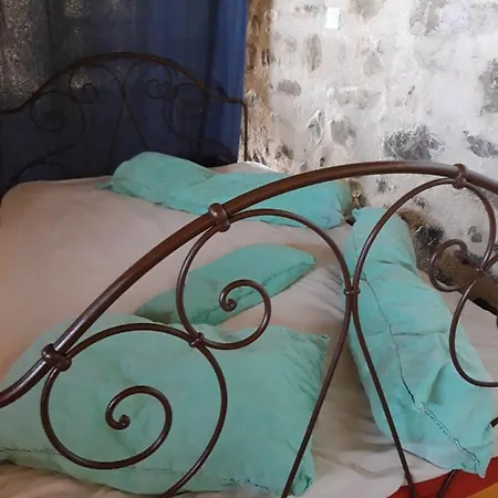 Nid De Poussins Apartamento